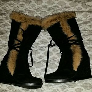 Wedge boots with faux fur trim